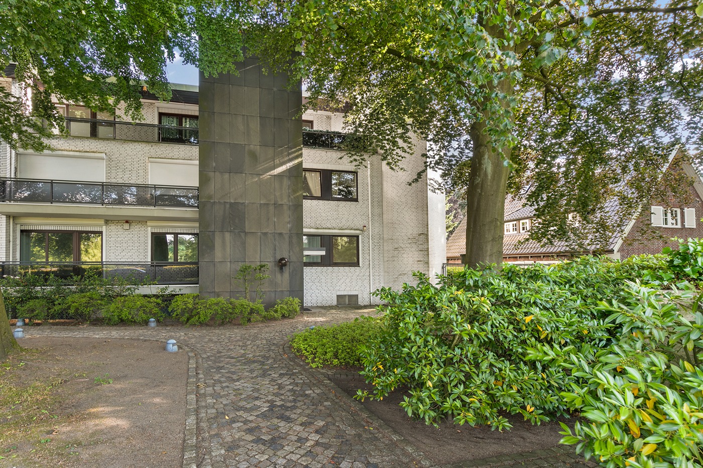FLAT IN RATHENAUSTR – HAMBURGO